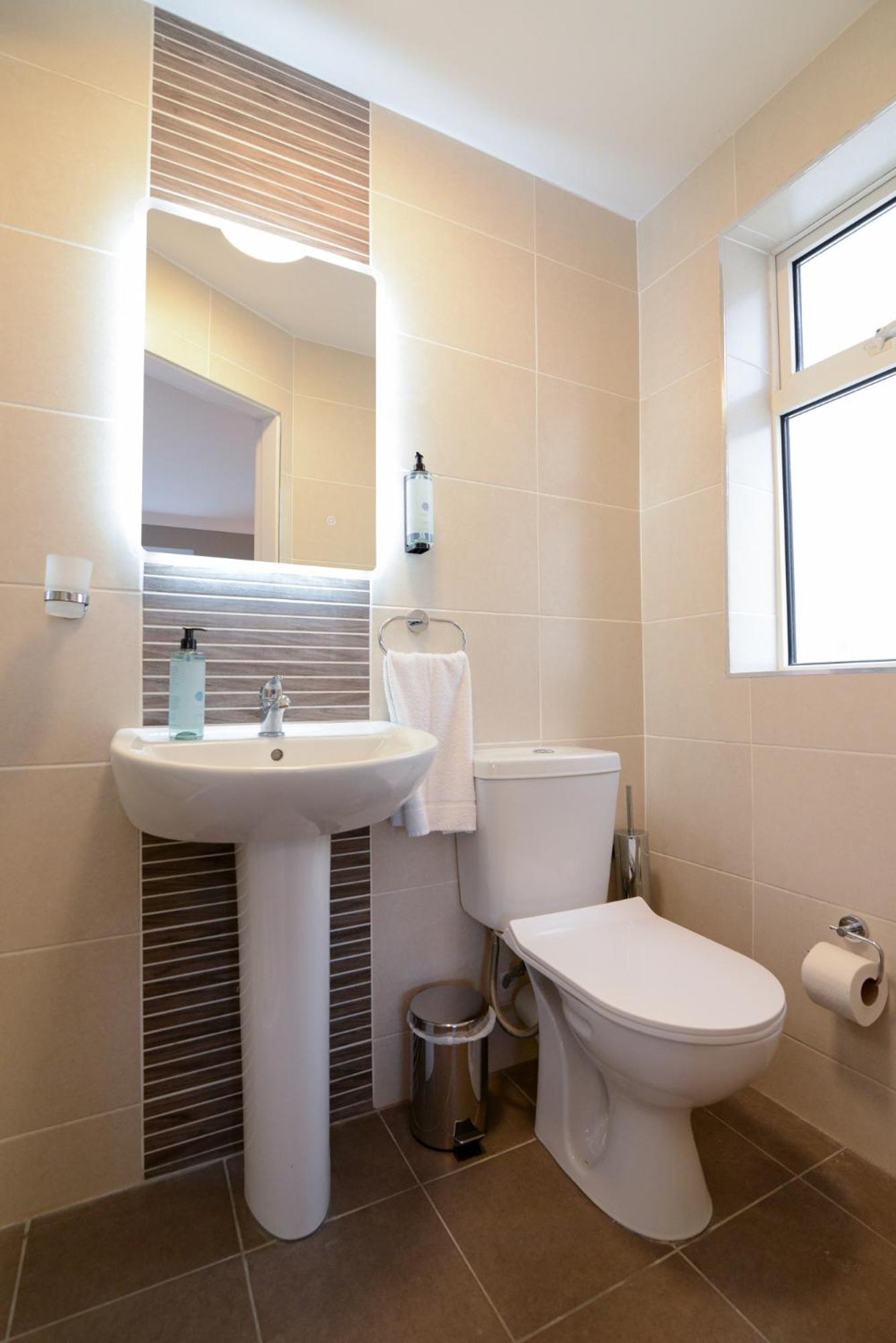 Urban Nest Townhouse Bed & Breakfast Galway Bagian luar foto