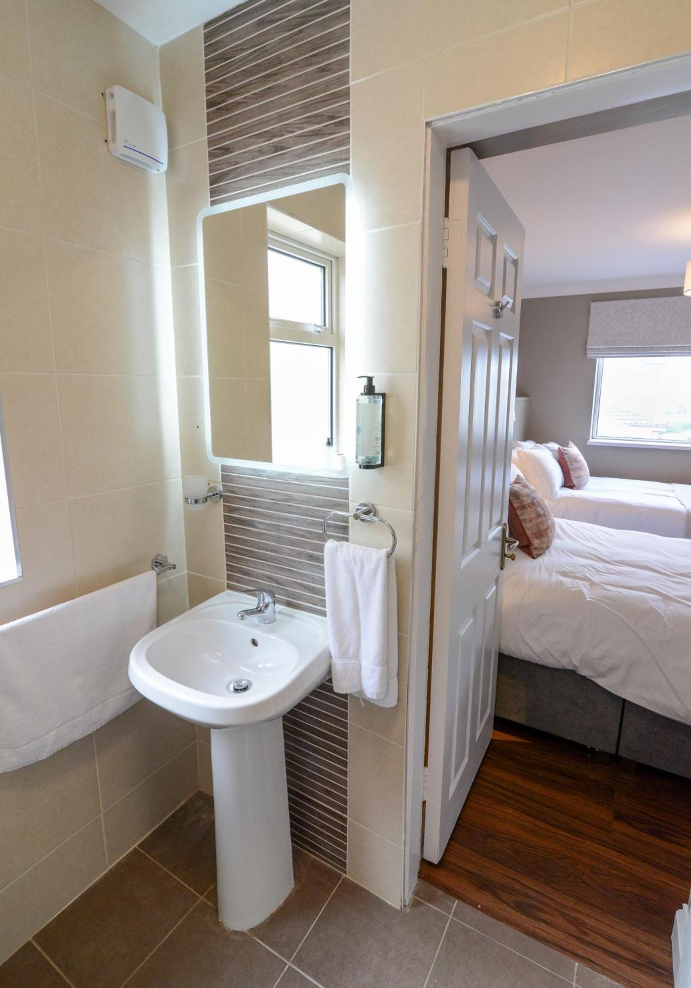 Urban Nest Townhouse Bed & Breakfast Galway Bagian luar foto
