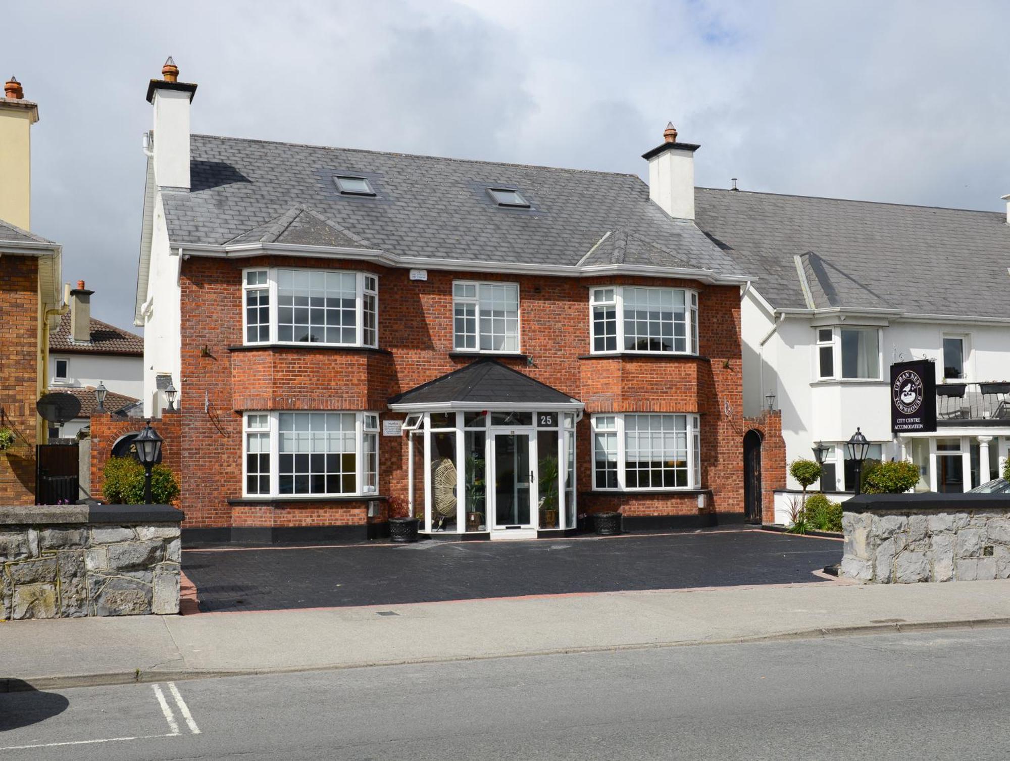 Urban Nest Townhouse Bed & Breakfast Galway Bagian luar foto
