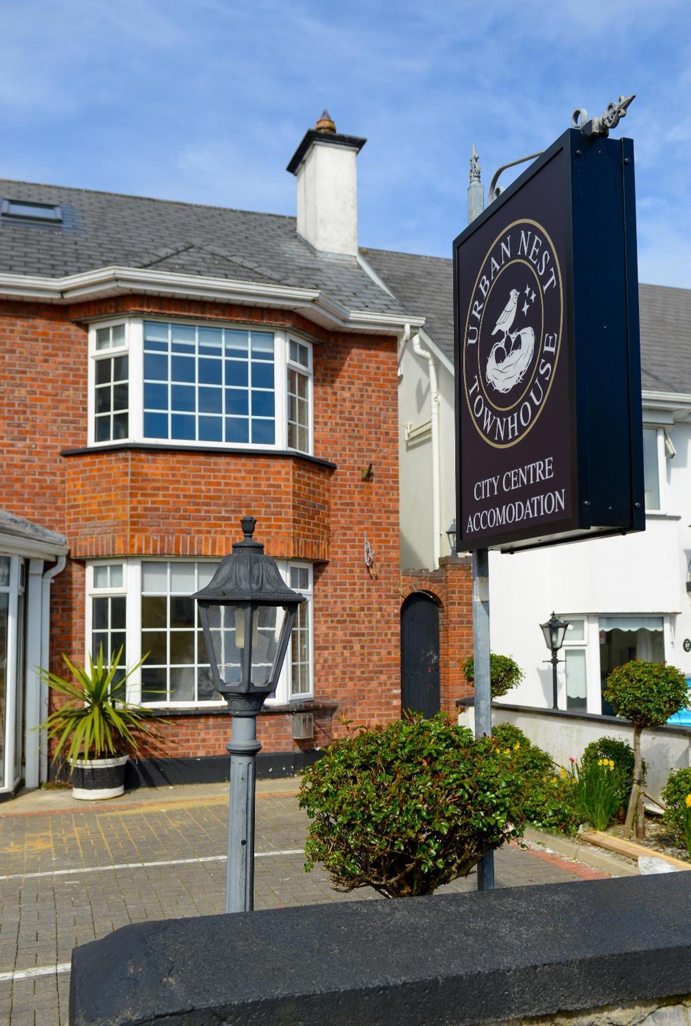 Urban Nest Townhouse Bed & Breakfast Galway Bagian luar foto